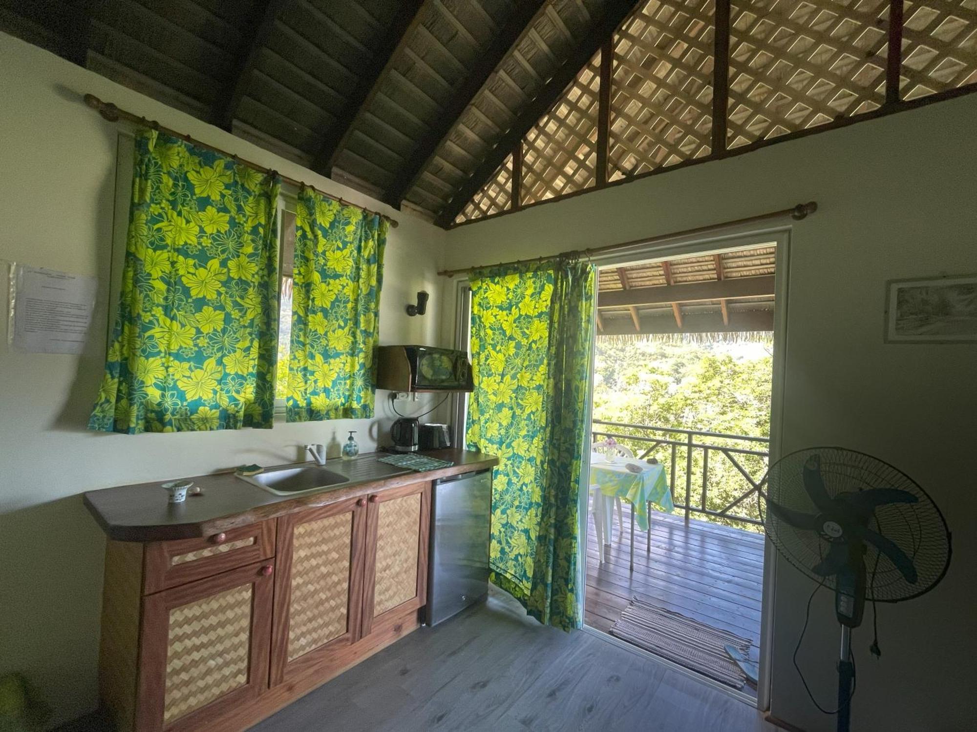Hotel Fare Manutea à Nuku Hiva Extérieur photo